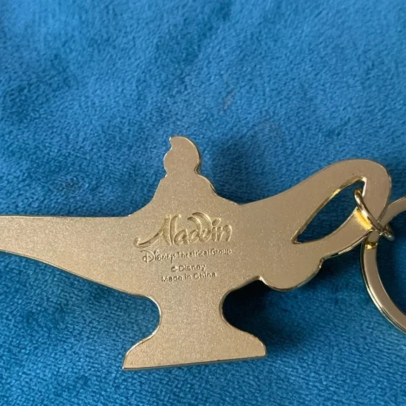 Aladdin Genie Magic Lamp Gold Keychain - Picture 6 of 10